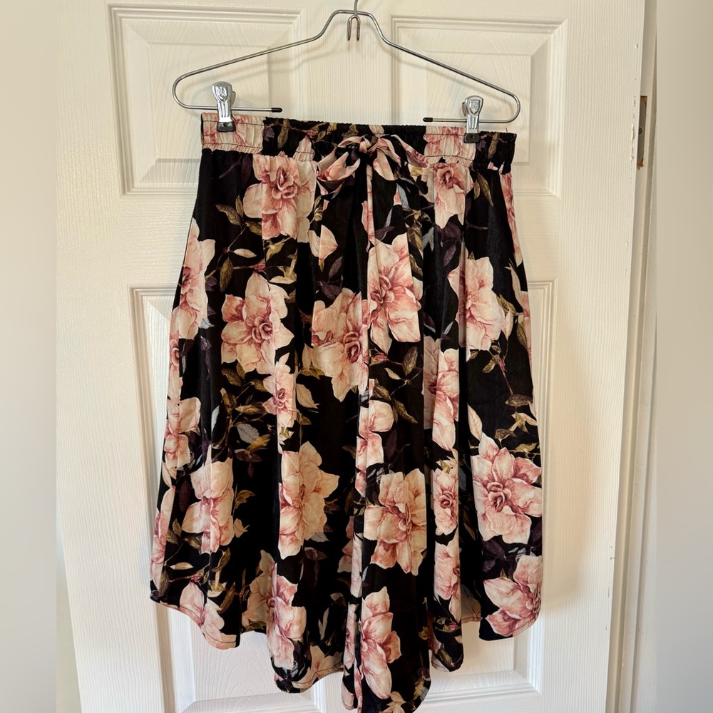 Floral Black and Pink Women's Cropped Palazzo Pants